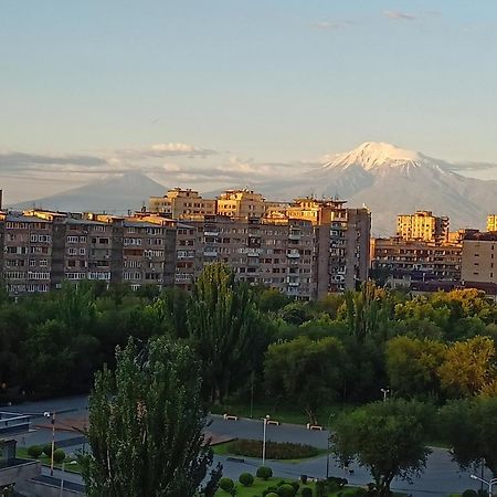 Umba Apartment N4 - Balcony And Mount Ararat View Ereván Exterior foto