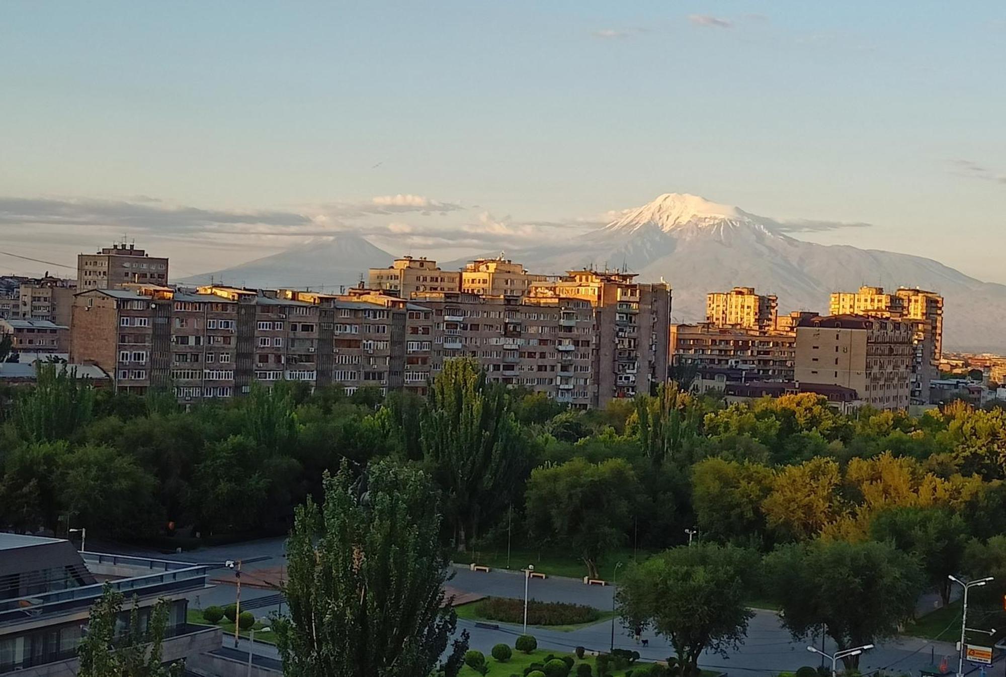Umba Apartment N4 - Balcony And Mount Ararat View Ereván Exterior foto